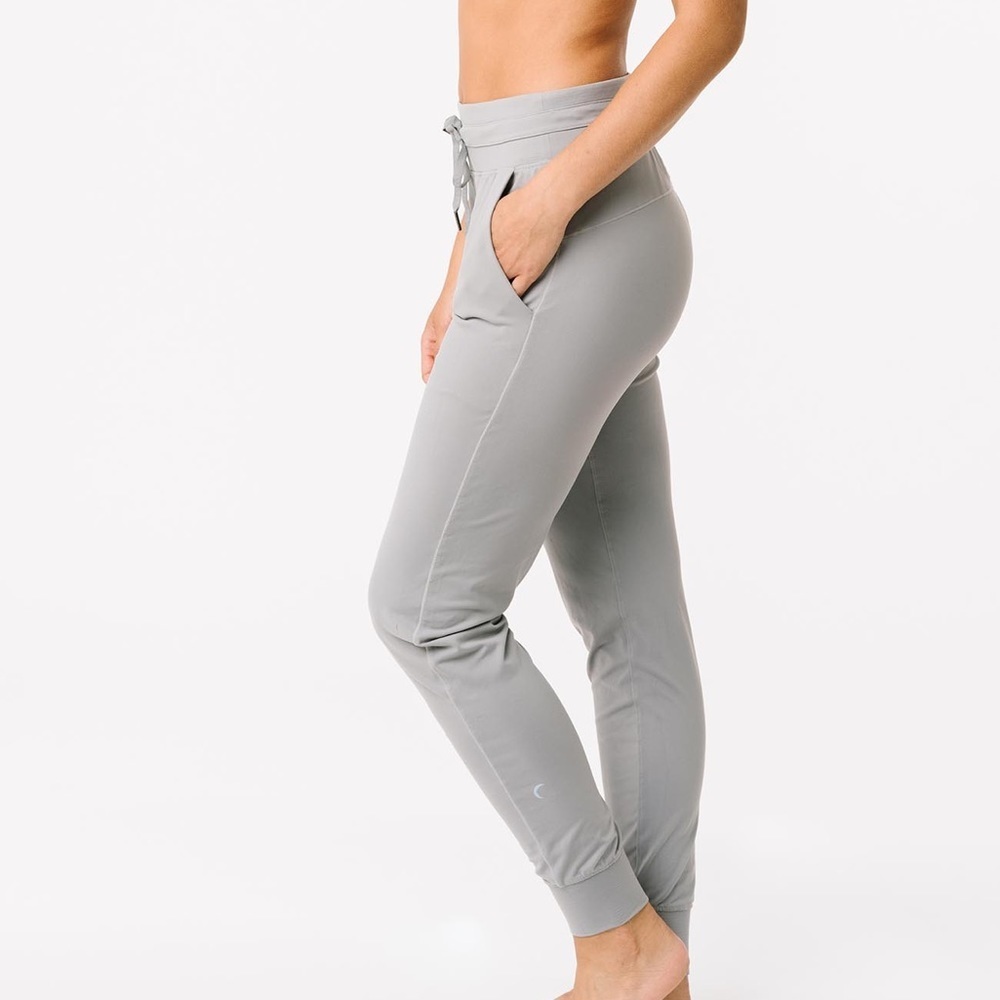 ZYIA Heathered Gray Ascend Joggers